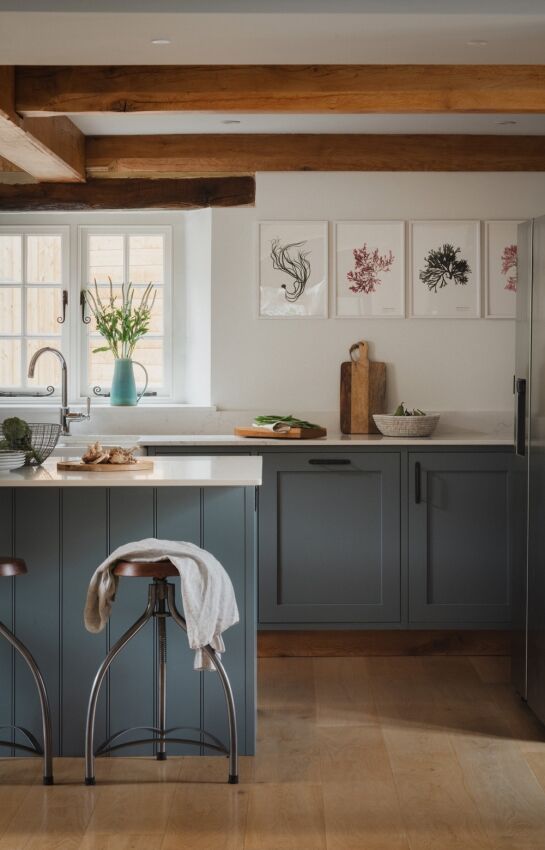 1x Beaded tongue and groove wall panelling